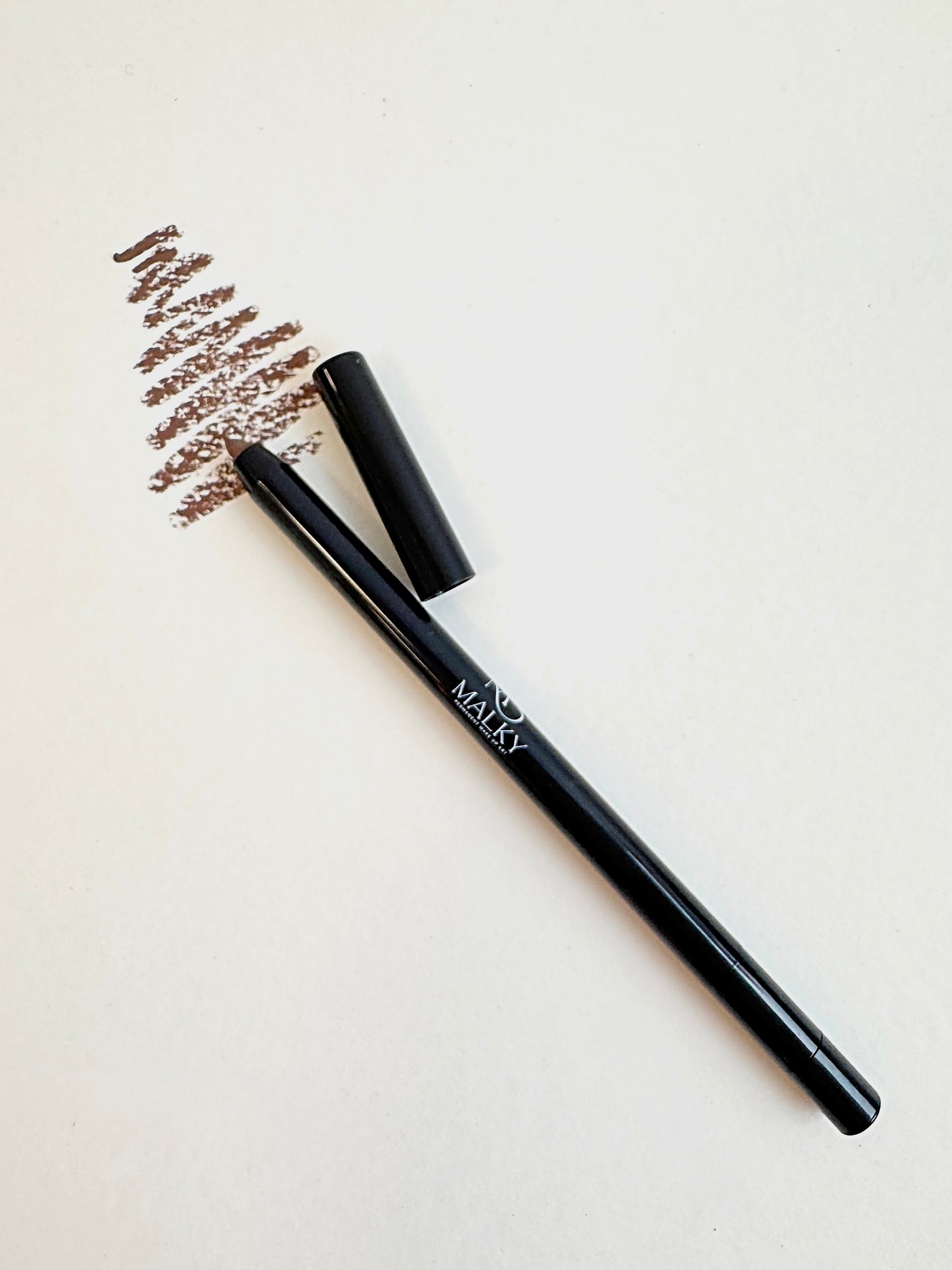 The eyes whisper- eyeliner waterline pencil